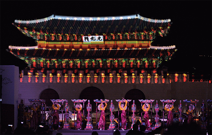 2014년 궁중문화축전 시범사업 중 ‘전야제 - 미디어퍼포먼스’