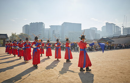 5. Chwitadae (military band) enters(through Hyupsaengmin Gate).