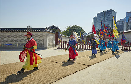 1. On-duty Royal Palace Guards enter.