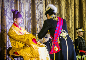 The Diplomatic Reception for Envoys to the Korean Empire is an event where a historical play is staged to shed light on the diplomatic relations of the Korean Empire. In addition to a reenactment of a ceremony and banquet organized for foreign ministers to have an audience with Emperor Gojong in 1900, there will be performances by a military band, geommu (sword dance), and sajachum (lion dance).